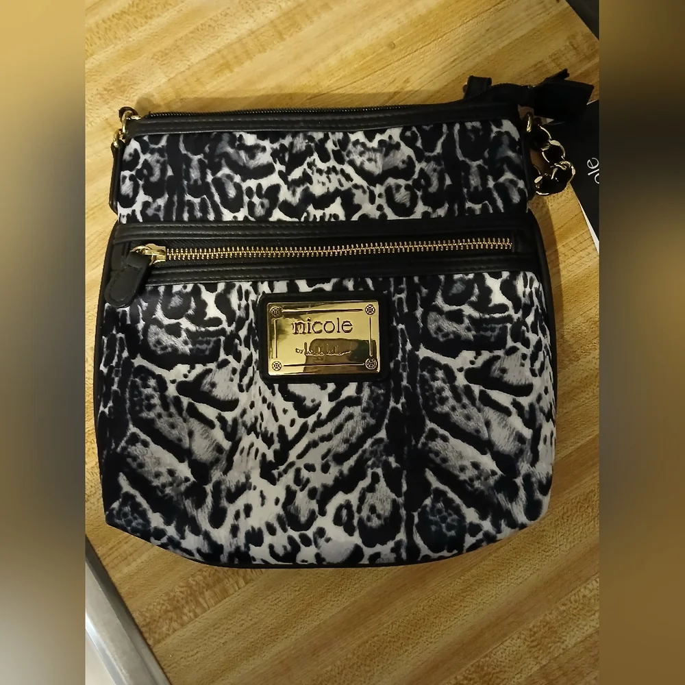 Nicole Miller NWT Leopard Crossbody Bag - Picture 6 of 8